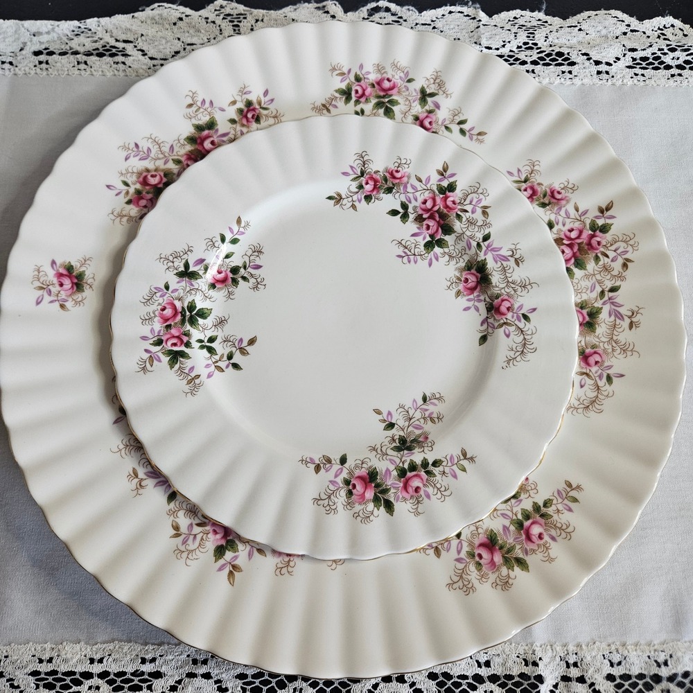 Royal‎ Albert Bone China Lavender Rose Pattern 2-piece Set Dinner Salad Plates